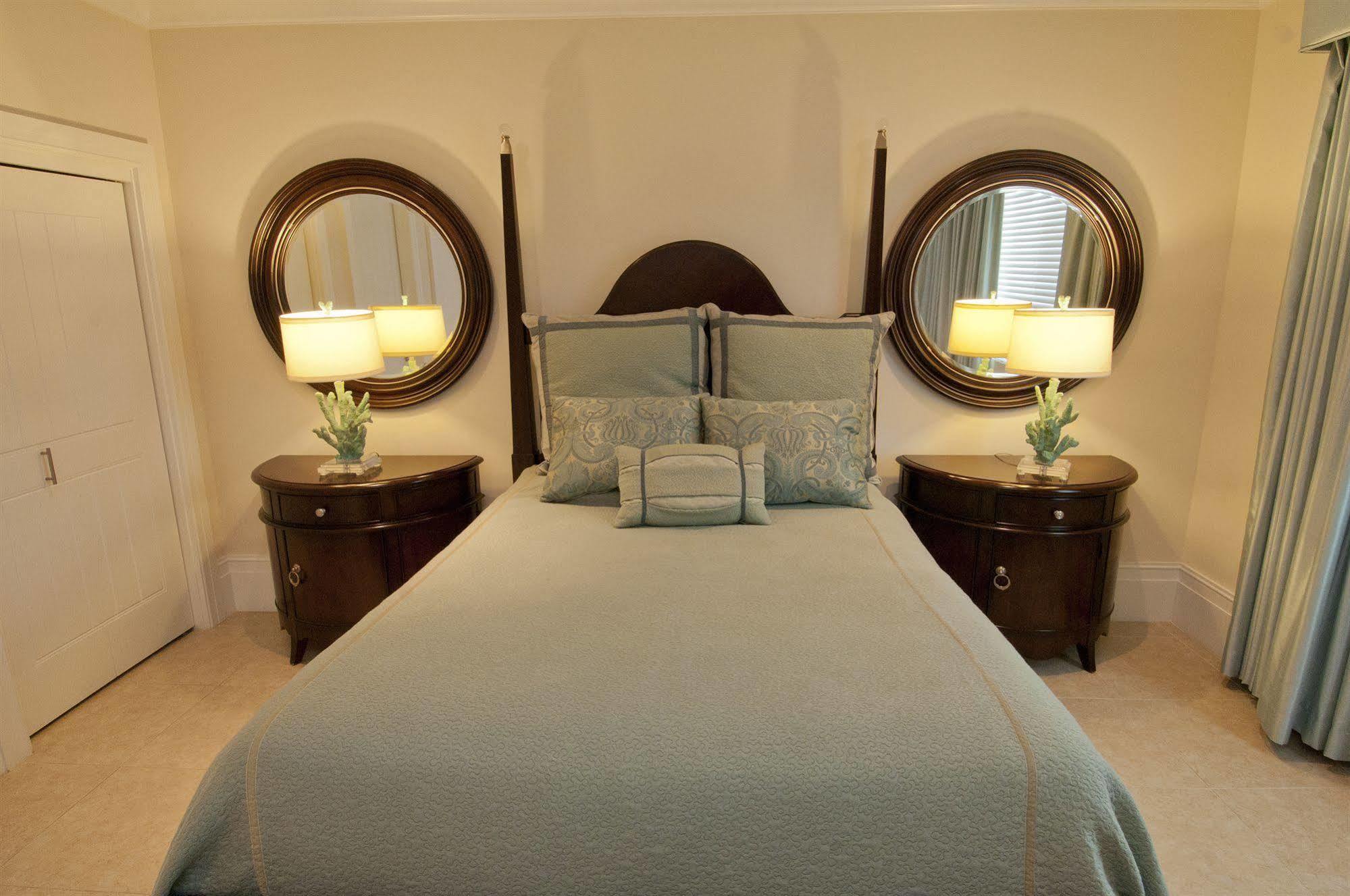 Caribbean Club Boutique Hotel, Grand Cayman Seven Mile Beach Exterior foto