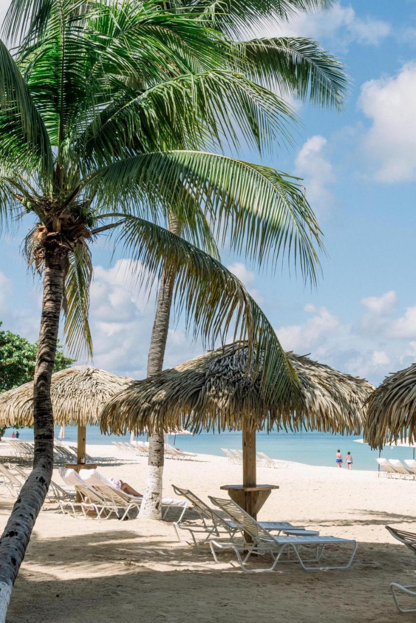 Caribbean Club Boutique Hotel, Grand Cayman Seven Mile Beach Exterior foto